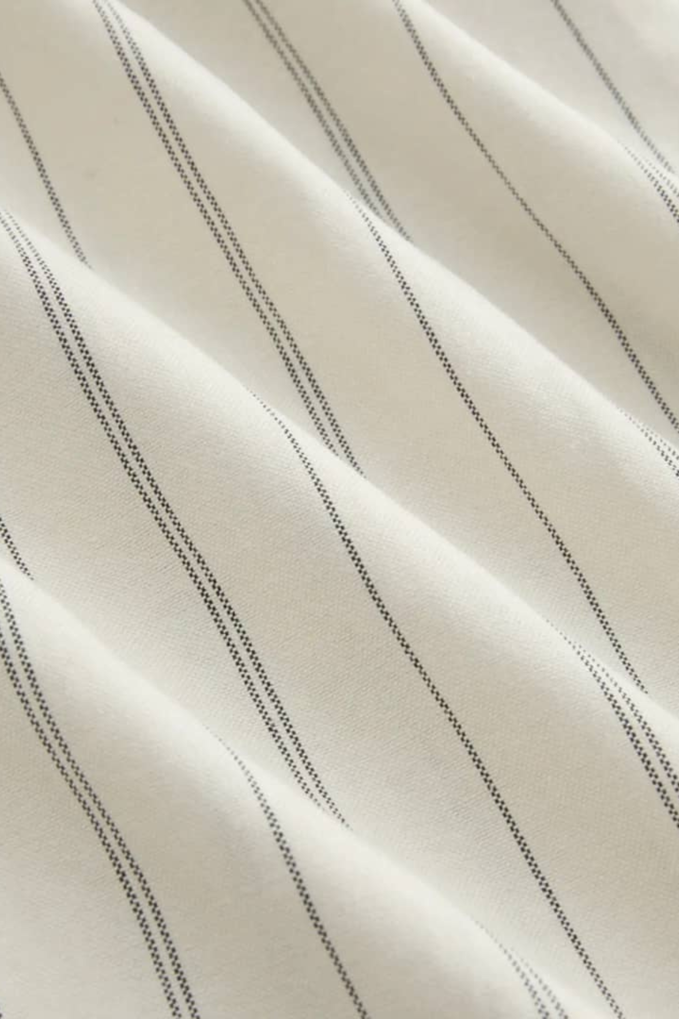 STRIPE POCKET BERMUDA SHORTS