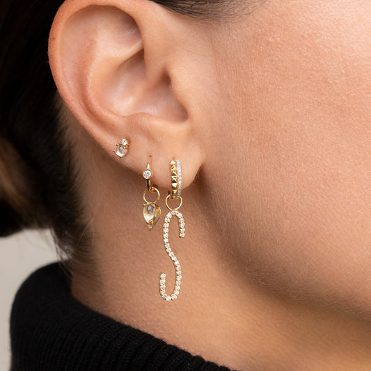 SINGLE BEZEL DIAMOND HUGGIE