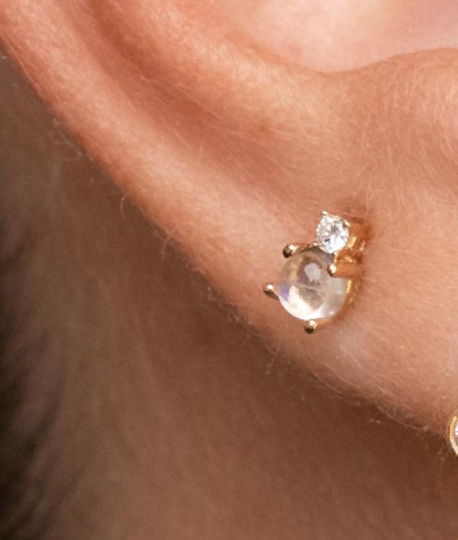 ROUND STONE AND DIAMOND STUD OPAL