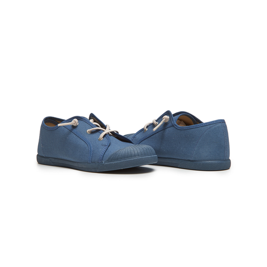 ECO-FRIENDLY CANVAS SNEAKERS IN INDIGO