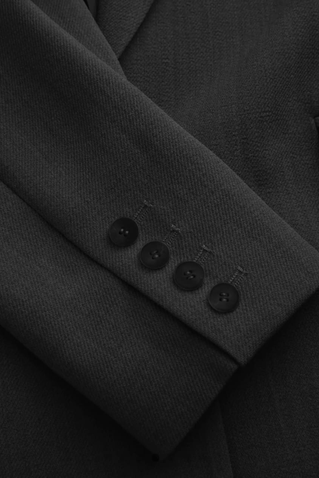 OVERSIZED BLACK BLAZER