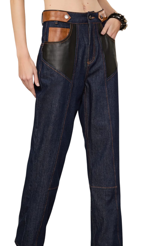 JEANS A LA CADERA  CON CUERO