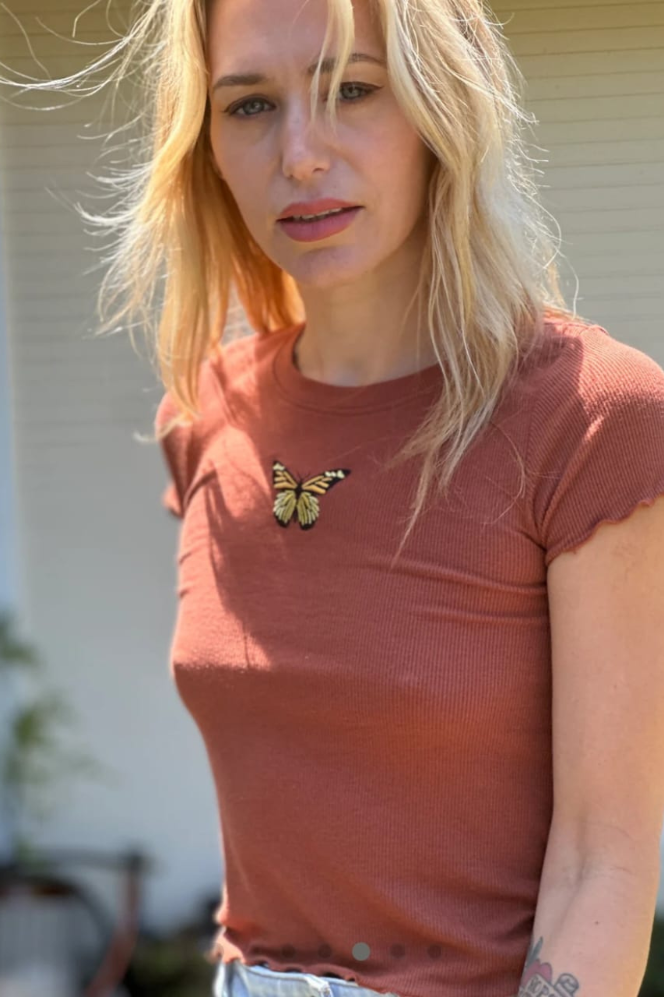 BUTTERFLIES BROWN TEE