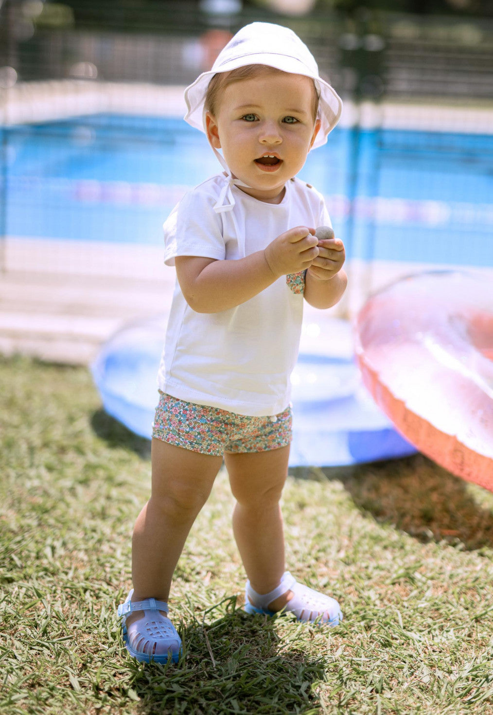 CAMISETA + BAÑADOR NIÑO FLORES